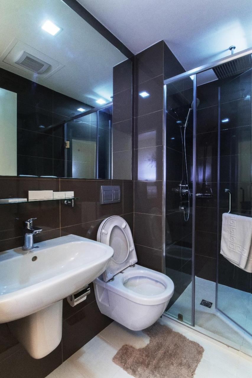 Oasis Regency @ Acqua Livingstone Near Rockwell Apartment Mandaluyong Luaran gambar